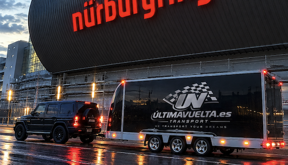 «Transporte de vehículos en remolque cerrado Última Vuelta Transport»